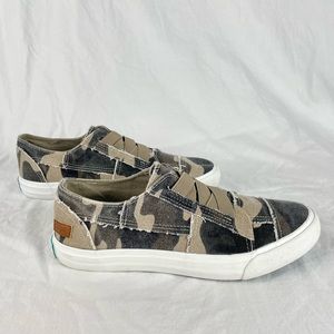 Blowfish Malibu camo sneakers Size 10 womens